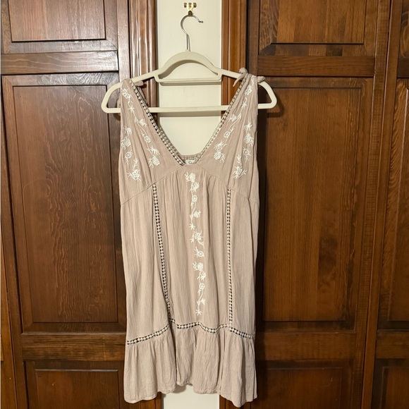 Jessica Simpson Dresses & Skirts - Jessica Simpson Taupe Embroidered Dress